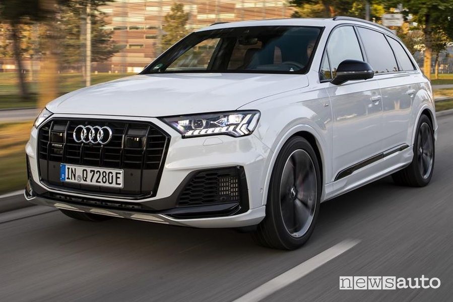 Frontale, paraurti anteriore Audi Q7 TFSI e quattro SUV plug-in