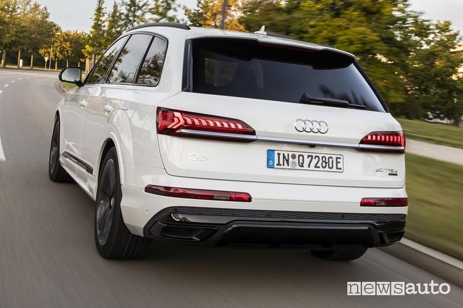 Scarico, paraurti posteriore Audi Q7 TFSI e quattro SUV plug-in
