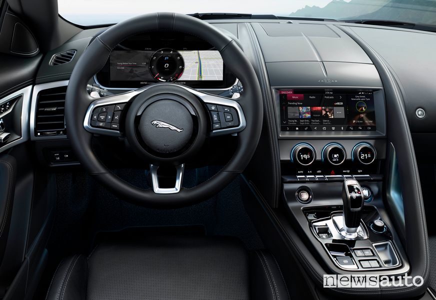 Volante, interni Jaguar F-Type R 2020