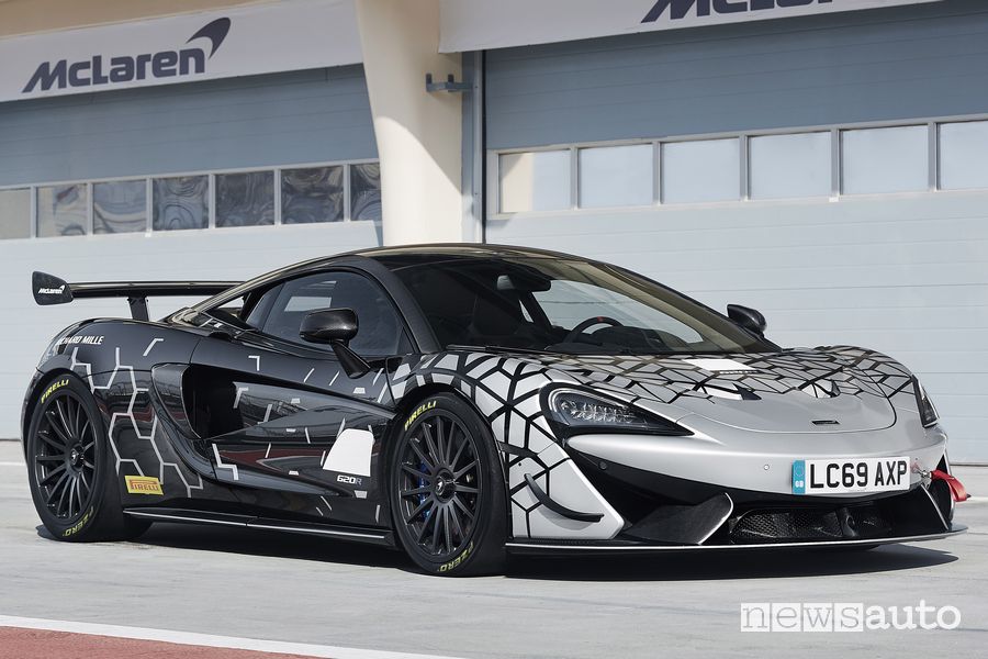 Vista di profilo McLaren 620R
