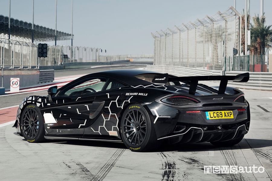 Vista posteriore McLaren 620R