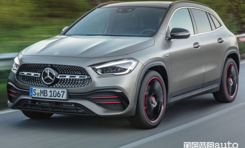 Paraurti anteriore, vista di profilo Mercedes-Benz GLA 2020 AMG Line