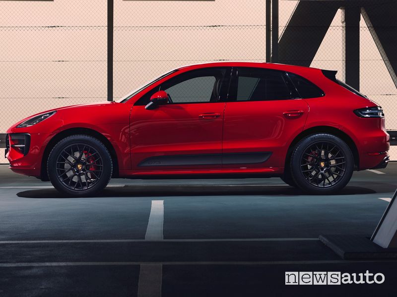 Fiancata laterale lato guidatore Porsche Macan GTS