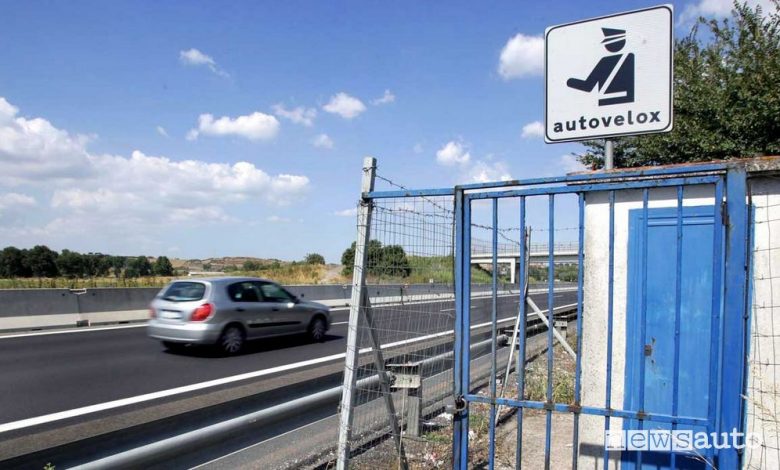 Postazione autovelox in autostrada