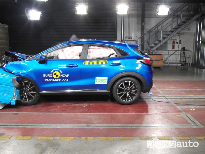 Urto frontale crash test Euro NCAP Ford Puma