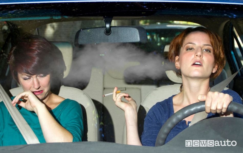 multa divieto di fumo in auto