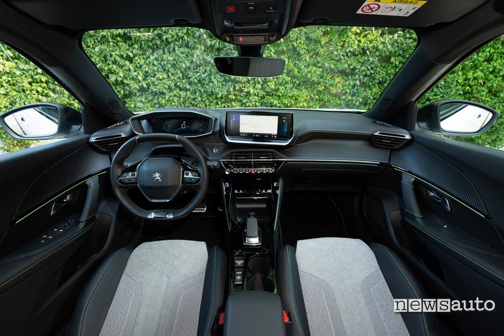 interni Peugeot e-2008 GT 2020