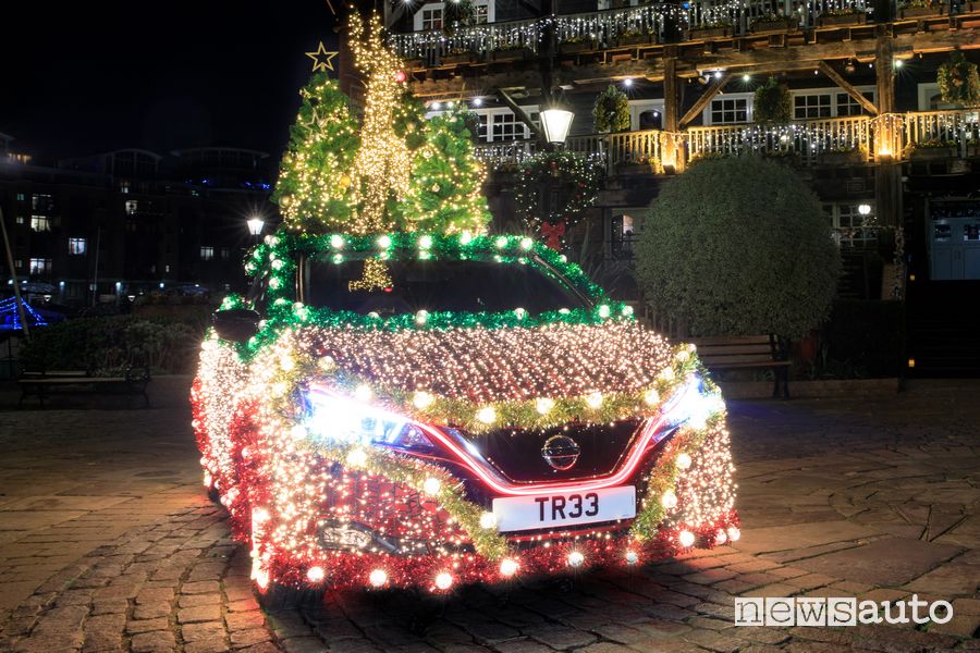 Nissan Leaf luminaria di Natale