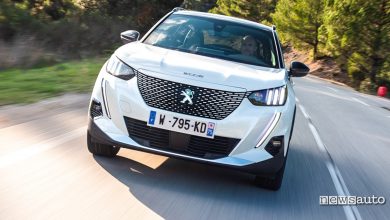 prova su strada Peugeot e-2008 GT 2020