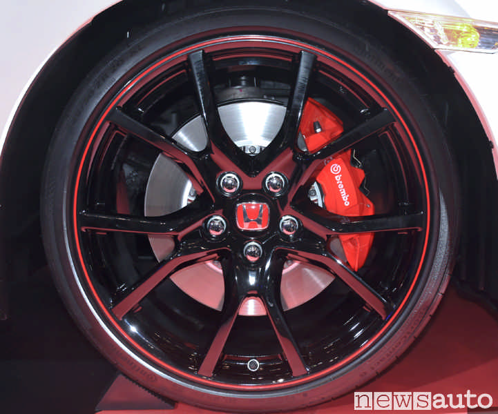 Routa e freni Brembo della nuova Civic Type R 2020 2021