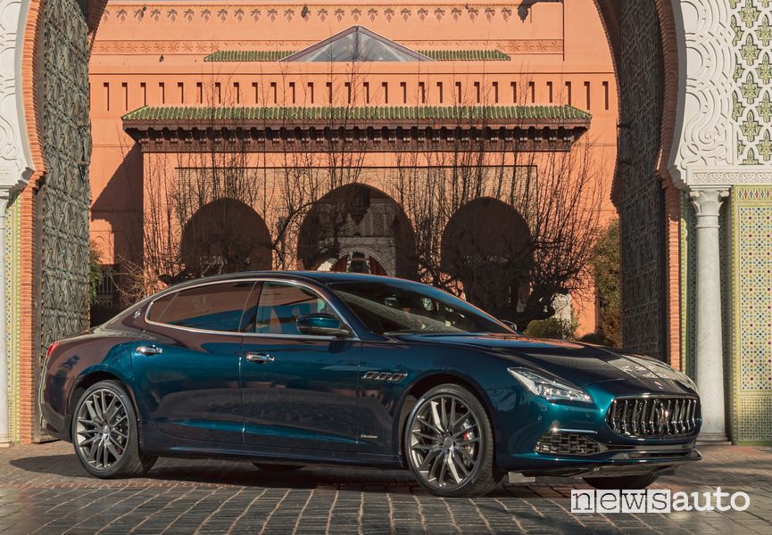 Vista di profilo lato passeggero Maserati Quattroporte Royale