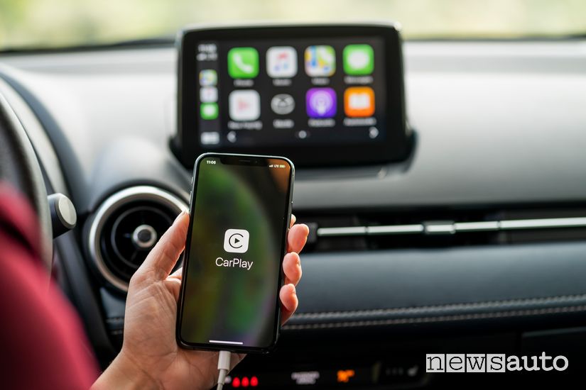 Apple CarPlay Mazda2 2020