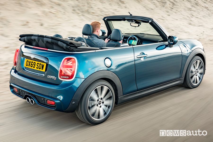 Vista posteriore Mini Cabrio Cooper S Sidewalk