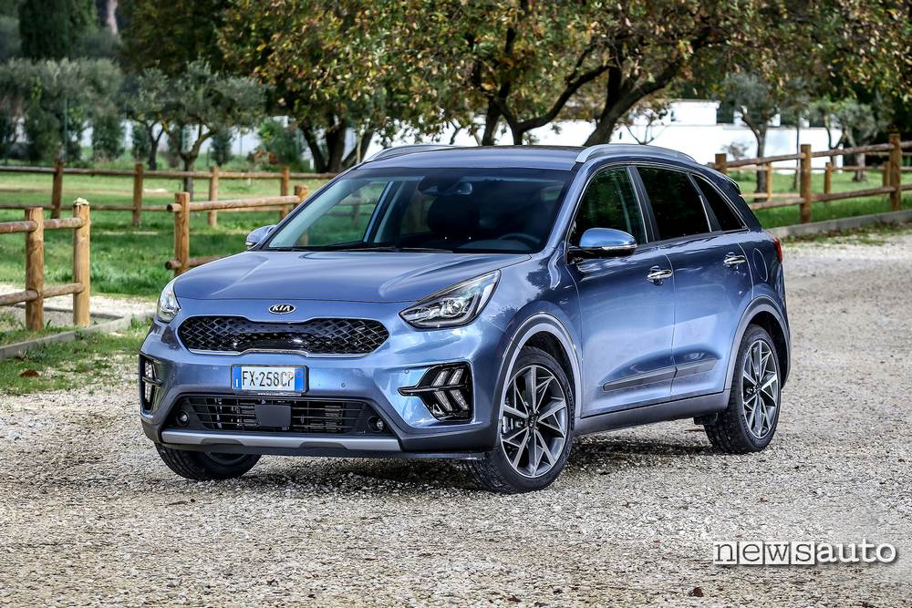 Vista anteriore di profilo Kia Niro Hybrid