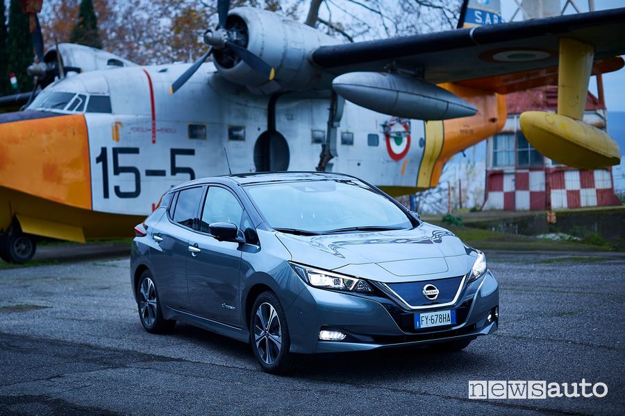 Nissan Leaf e+ nel Museo Storico dell'Aeronautica Militare Vigna di Valle nel comune di Bracciano