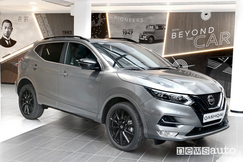 Vista di profilo Nissan Qashqai N-Tec