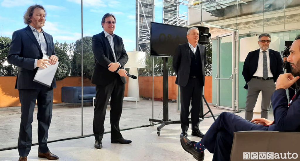 Da Sinistra Francesco Fontana Giusti,  Xavier Martinet direttore generale di Renault Italia,    Pascal Pozzoli direttore di Rci Bank and Services Italia e Nicola Mausol, direttore generale di Renault Retail Group Italia. Biagio Russo direttore marketing Renault Italia 