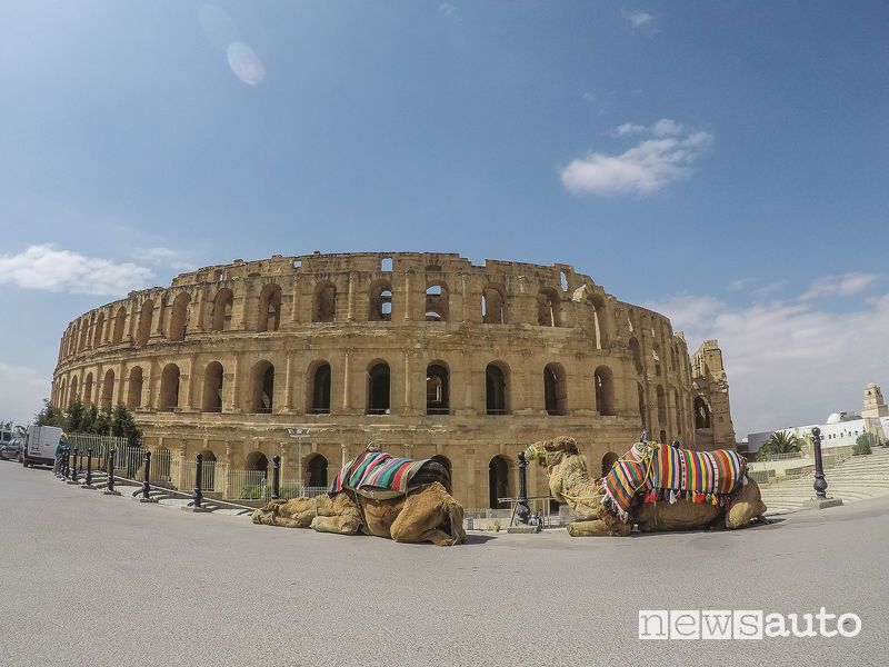 El Jem, anfiteatro romano a Tunisi simile al Colosseo di Roma