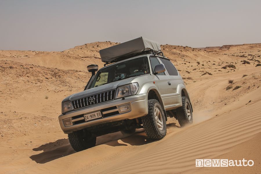 Viaggio in Tunisia 4x4 Passaggio sulla sabbia con il Toyota Land Cruiser KZJ90