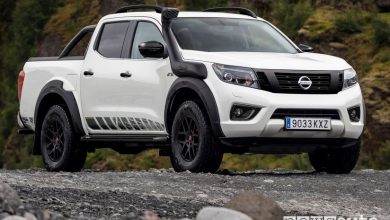 Vista laterale Nissan Navara OFF-ROADER AT32