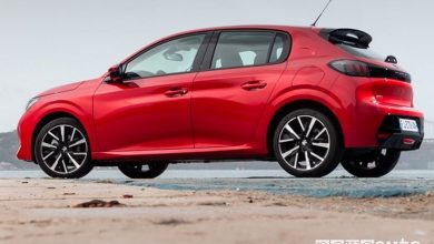 Fiancata laterale lato guidatore Peugeot 208 Allure Navi Pack
