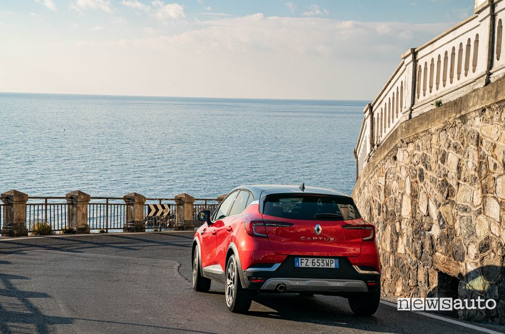 Posteriore con fari full led della Renault Captur 2020