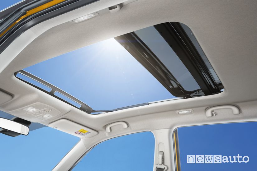 Tetto panoramico in vetro abitacolo Suzuki Vitara Hybrid