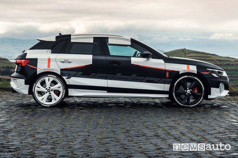 Vista laterale, cerchi in lega Audi A3 Sportback 2020 camuffata prototipo