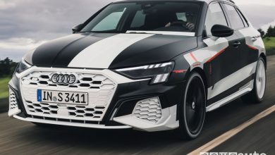 Vista anteriore Audi A3 Sportback 2020 camuffata prototipo