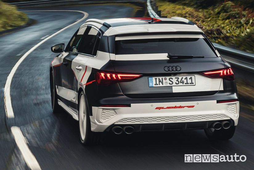 Inserimento in curva Audi A3 Sportback 2020 camuffata prototipo