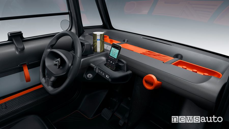 Volante, interni Citroën Ami