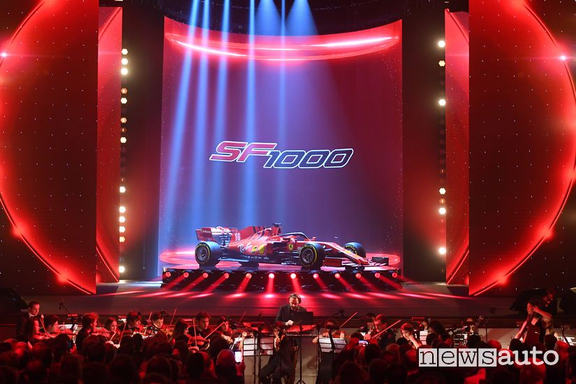 Presentazione nel teatro di Reggio Emilia della Ferrari SF1000