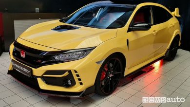 Vista di profilo Honda Civic Type R Limited Edition