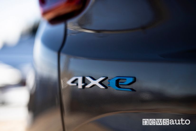 Badge 4xe sul portellone posteriore della Jeep Renegade PHEV