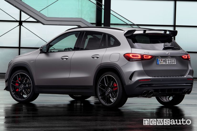Vista posteriore Mercedes-AMG GLA 45 S 4MATIC+