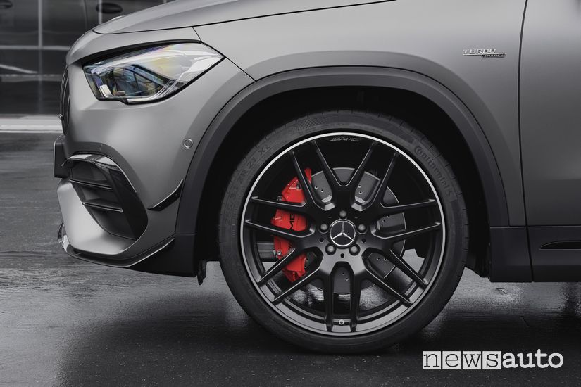 Cerchi in lega da 21" e freni Mercedes-AMG GLA 45 S 4MATIC+