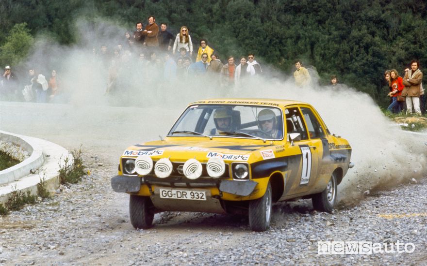 Walter Röhrl e Jochen Berger al volante dell'Opel Ascona SR rally
