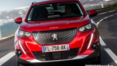 Vista anteriore Peugeot 2008 Navi Pack