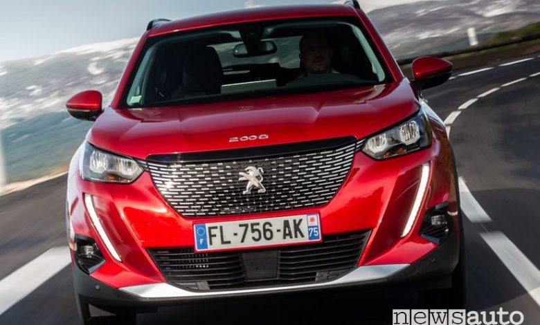 Vista anteriore Peugeot 2008 Navi Pack