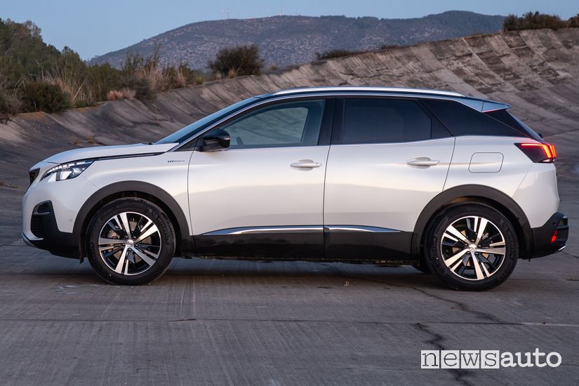 Vista laterale Peugeot 3008 Hybrid4 Plug-In