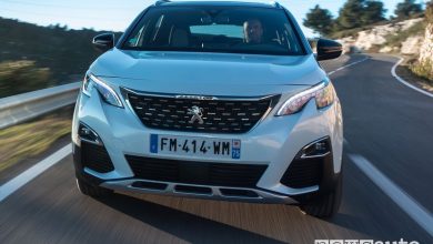 Vista frontale Peugeot 3008 Hybrid4 Plug-In