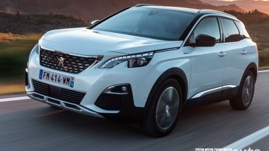 Vista di profilo Peugeot 3008 Hybrid4 Plug-In