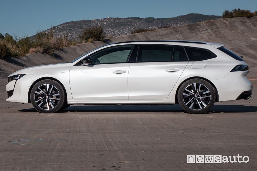 Vista laterale Peugeot 508 SW Hybrid Plug-In