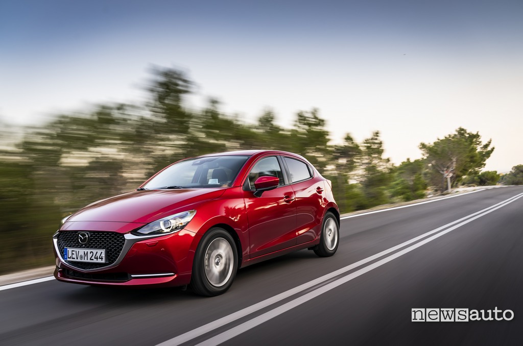 Prova su strada Mazda2 2020 Soul Red Crystal, mild hybrid