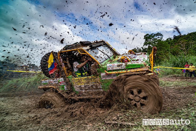Rainforest Challenge Malesia: Jorge e Christian del team colombiano Trocha y Gorgojo