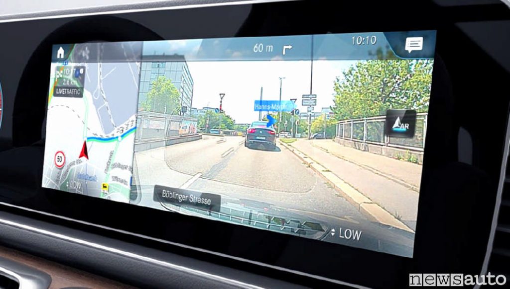 Navigatore con realtà aumentata integrato con il sistema MBUX di Mercedes