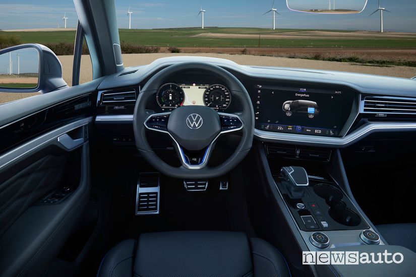 Strumentazione motore ibrido plug-in Volkswagen Touareg R