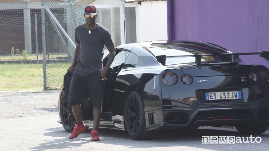 Mario Balotelli e la Nissan GTR Nismo