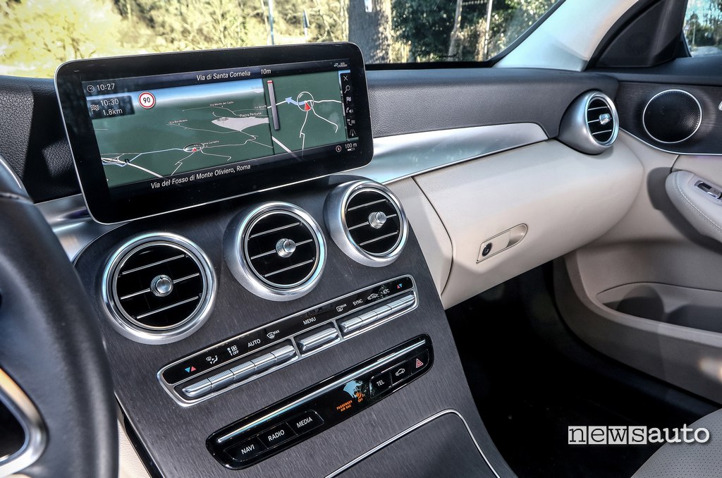display centrale da 10,25" Mercedes C200 Hybrid