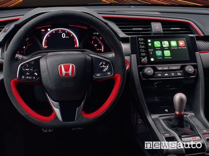 Plancia strumenti Honda Civic Type R con Apple CarPlay